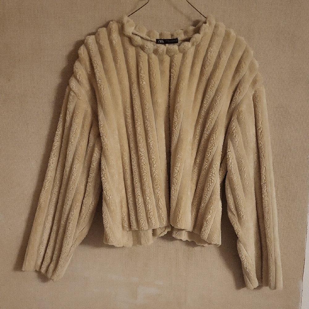 Zara Women's Cream Teddy Faux Fur Cropped Top